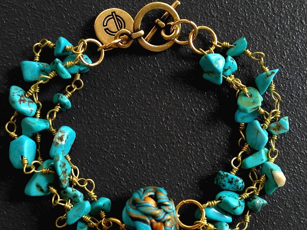 Bracciali Bracciali in argille sintetiche, perle, cristalli e gemme semipreziose.