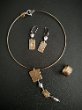 GROOVE - Parure girocollo, orecchini ed anello fascia