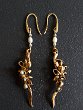 ORECCHINI SERPENTELLI Prezzo 280€ - Pendenti in bronzo oro, perle e microperle.